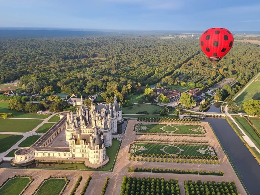 Vol en montgolfière au dessus du Château de Chambord