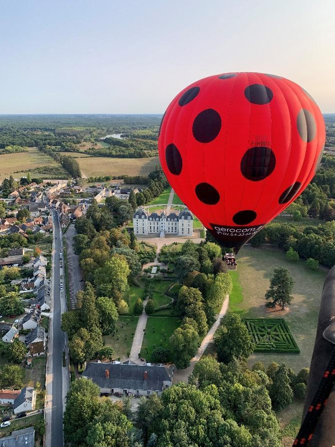 Survol montgolfière Aérocom, Château de Chevergny